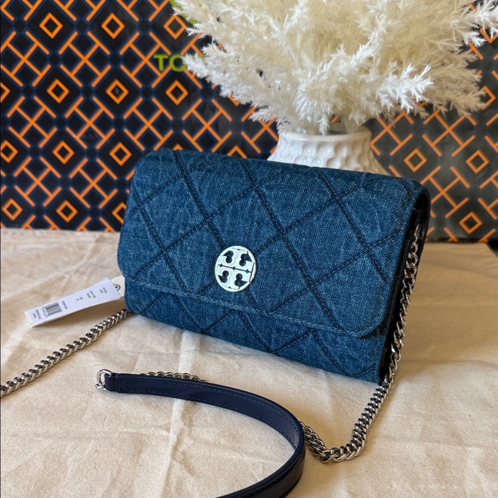 NWT , tory burch crossbody Stylish Blue Quilted Chain Bag - Picture 2 of 14